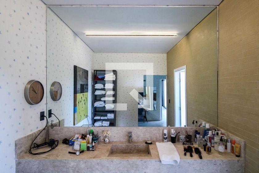Casa à Venda – Morumbi, 2 Quartos, 700 m² – São Paulo