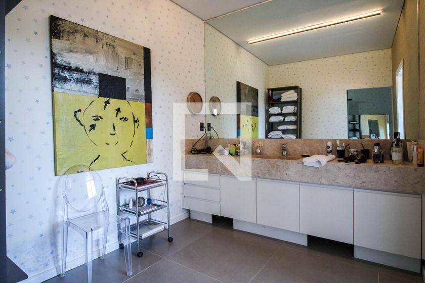 Casa à Venda – Morumbi, 2 Quartos, 700 m² – São Paulo