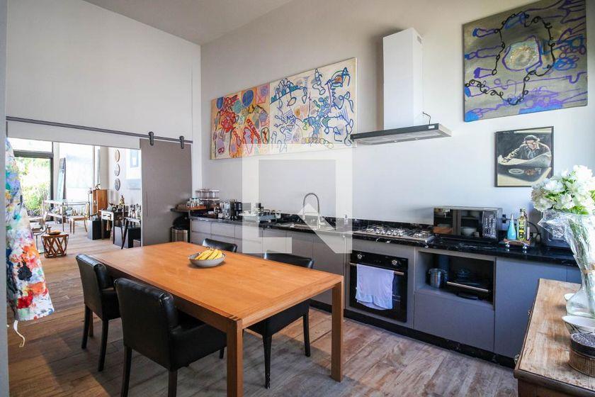 Casa à Venda – Morumbi, 2 Quartos, 700 m² – São Paulo
