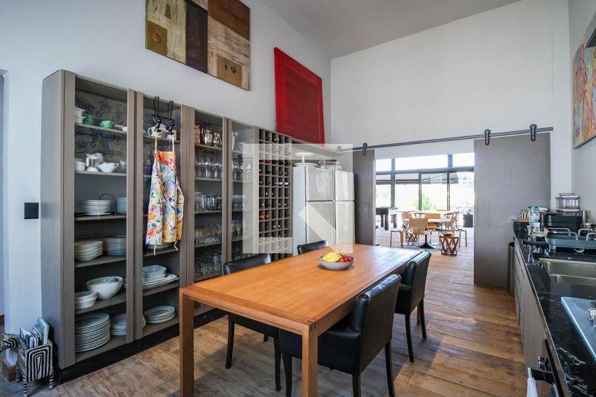 Casa à Venda – Morumbi, 2 Quartos, 700 m² – São Paulo