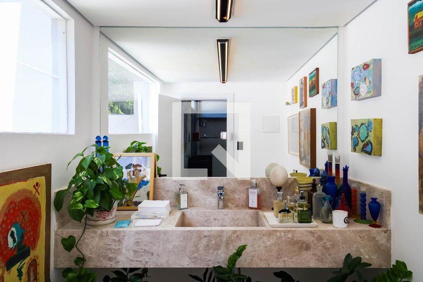 Casa à Venda – Morumbi, 2 Quartos, 700 m² – São Paulo