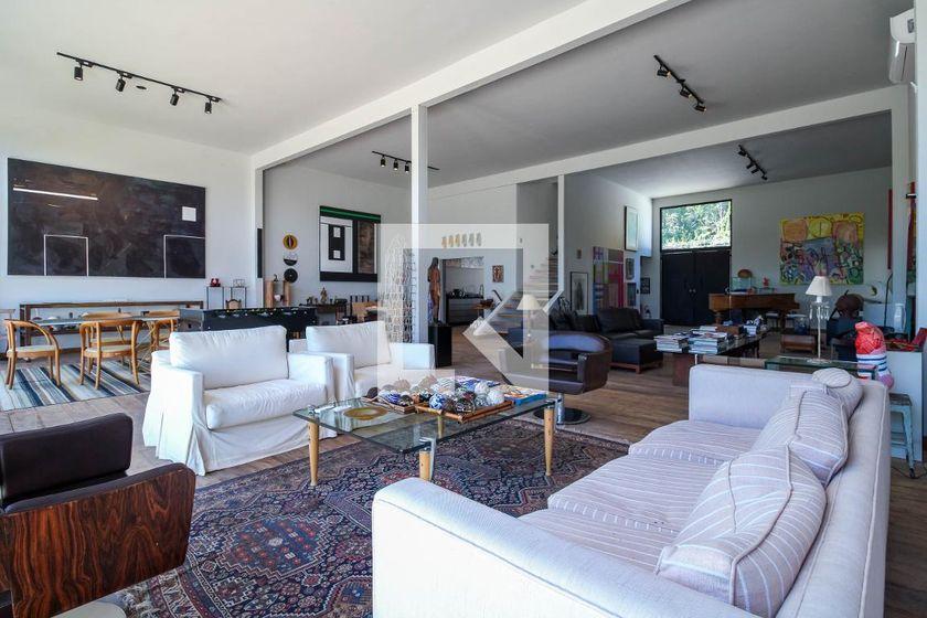 Casa à Venda – Morumbi, 2 Quartos, 700 m² – São Paulo
