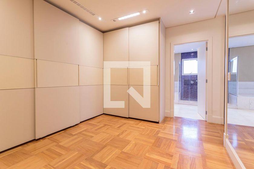 Apartamento à Venda – Itaim Bibi, 3 Quartos, 274 m² – São Paulo