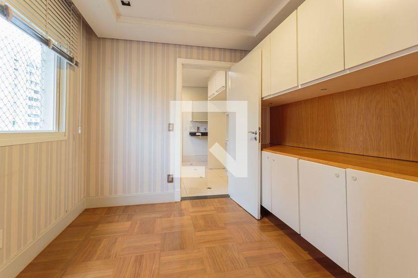 Apartamento à Venda – Itaim Bibi, 3 Quartos, 274 m² – São Paulo