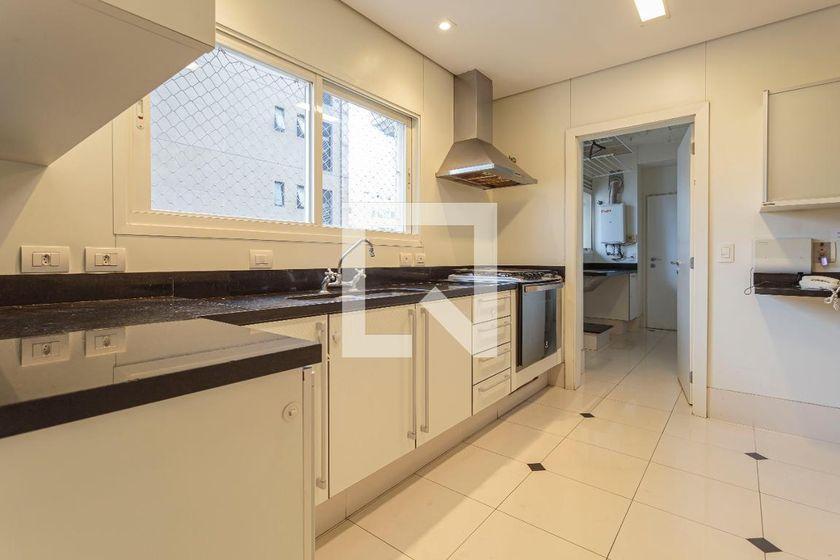 Apartamento à Venda – Itaim Bibi, 3 Quartos, 274 m² – São Paulo