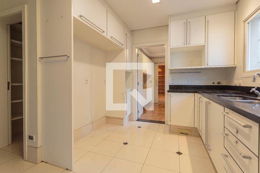Apartamento à Venda – Itaim Bibi, 3 Quartos, 274 m² – São Paulo