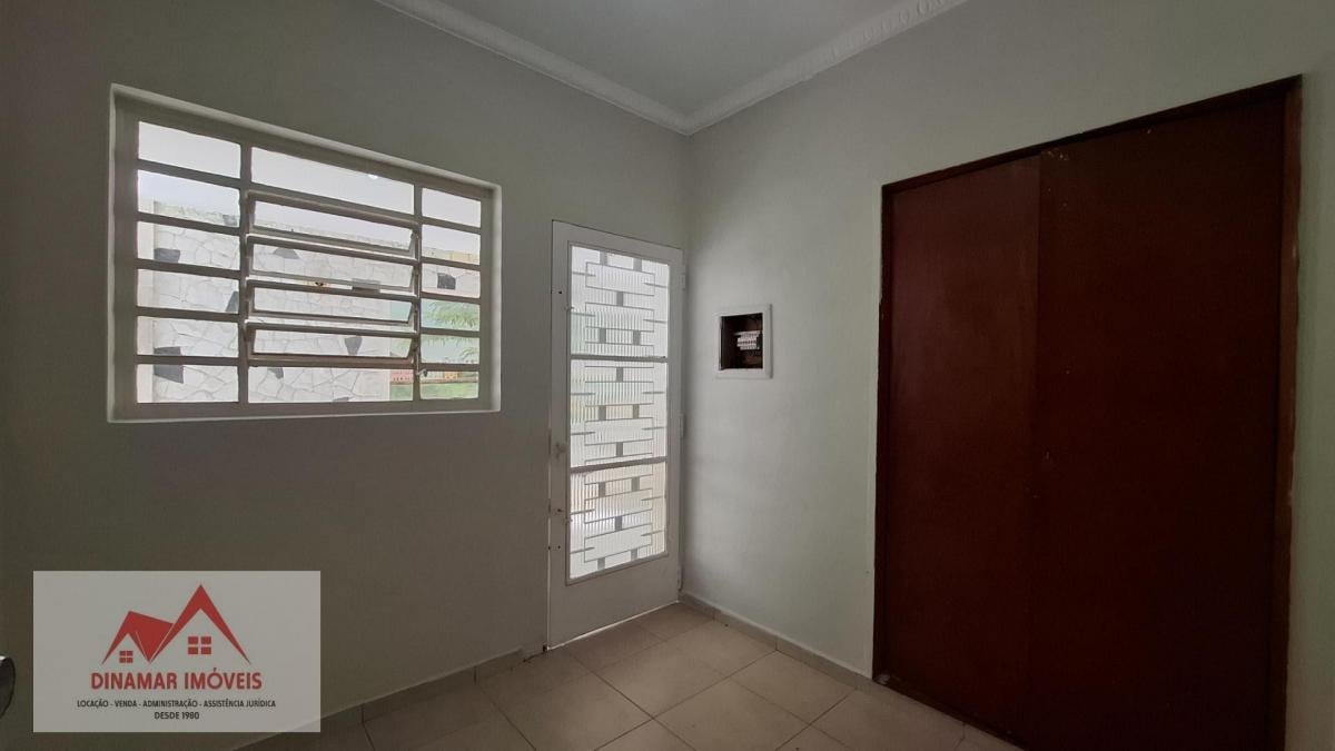 Alugue Casa Térrea com 3 quartos, 2 vagas e edí…
