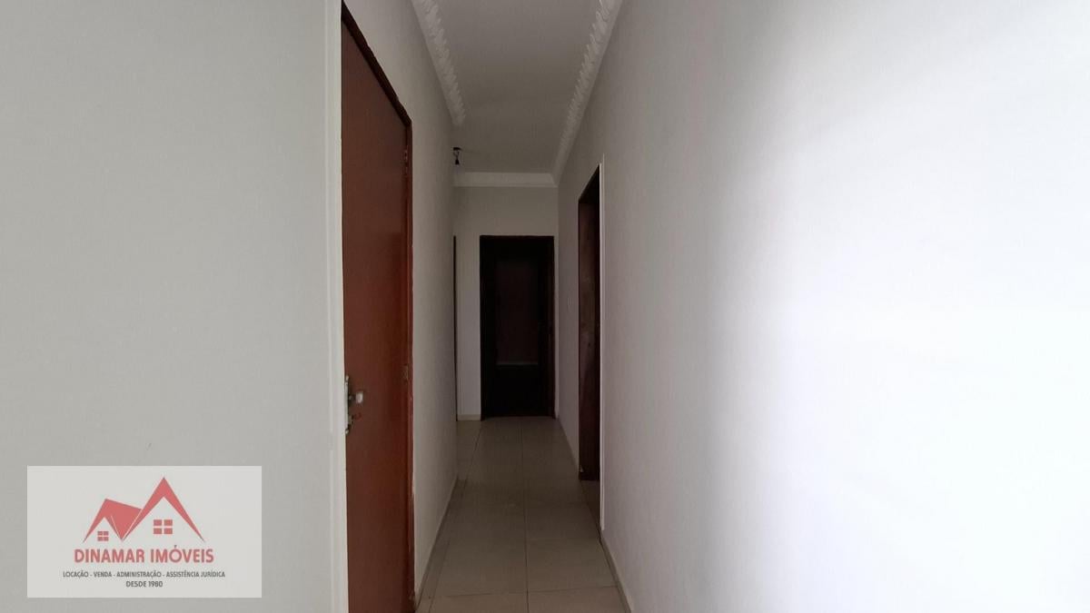 Alugue Casa Térrea com 3 quartos, 2 vagas e edí…
