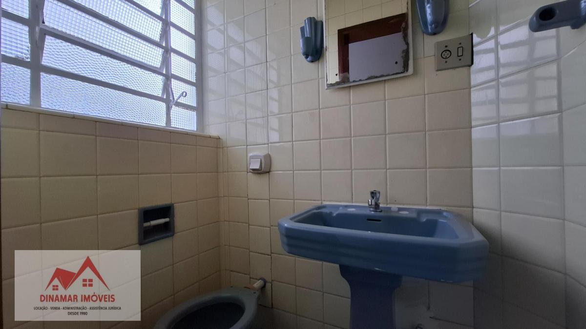 Alugue Casa Térrea com 3 quartos, 2 vagas e edí…