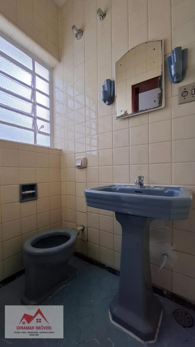 Alugue Casa Térrea com 3 quartos, 2 vagas e edí…