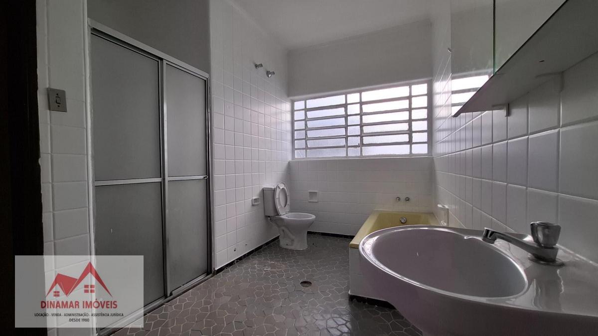 Alugue Casa Térrea com 3 quartos, 2 vagas e edí…