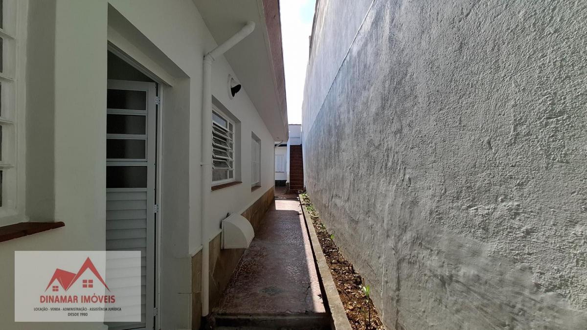 Alugue Casa Térrea com 3 quartos, 2 vagas e edí…