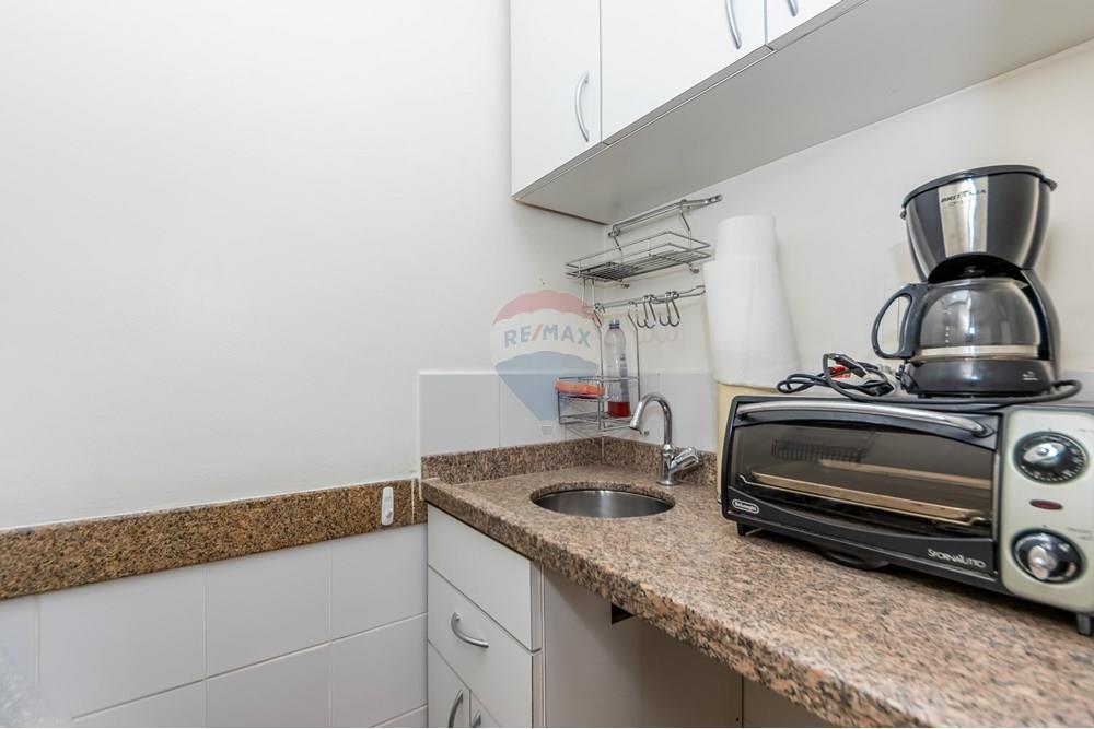 Sala comercial á venda localizada na Rua Três Irmãos, 201, no bairro Caxingui, Zona Oeste de São Pau