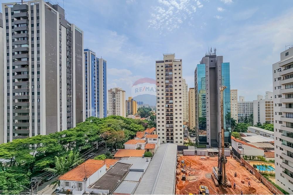 Sala comercial á venda localizada na Rua Três Irmãos, 201, no bairro Caxingui, Zona Oeste de São Pau