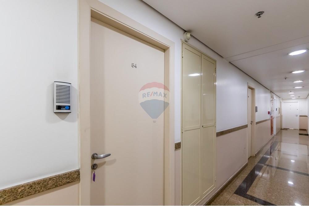 Sala comercial á venda localizada na Rua Três Irmãos, 201, no bairro Caxingui, Zona Oeste de São Pau