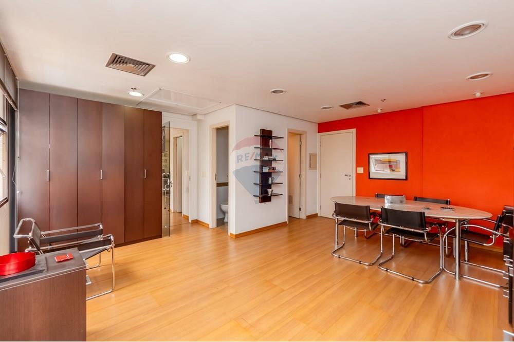 Sala comercial á venda localizada na Rua Três Irmãos, 201, no bairro Caxingui, Zona Oeste