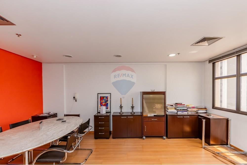 Sala comercial á venda localizada na Rua Três Irmãos, 201, no bairro Caxingui, Zona Oeste