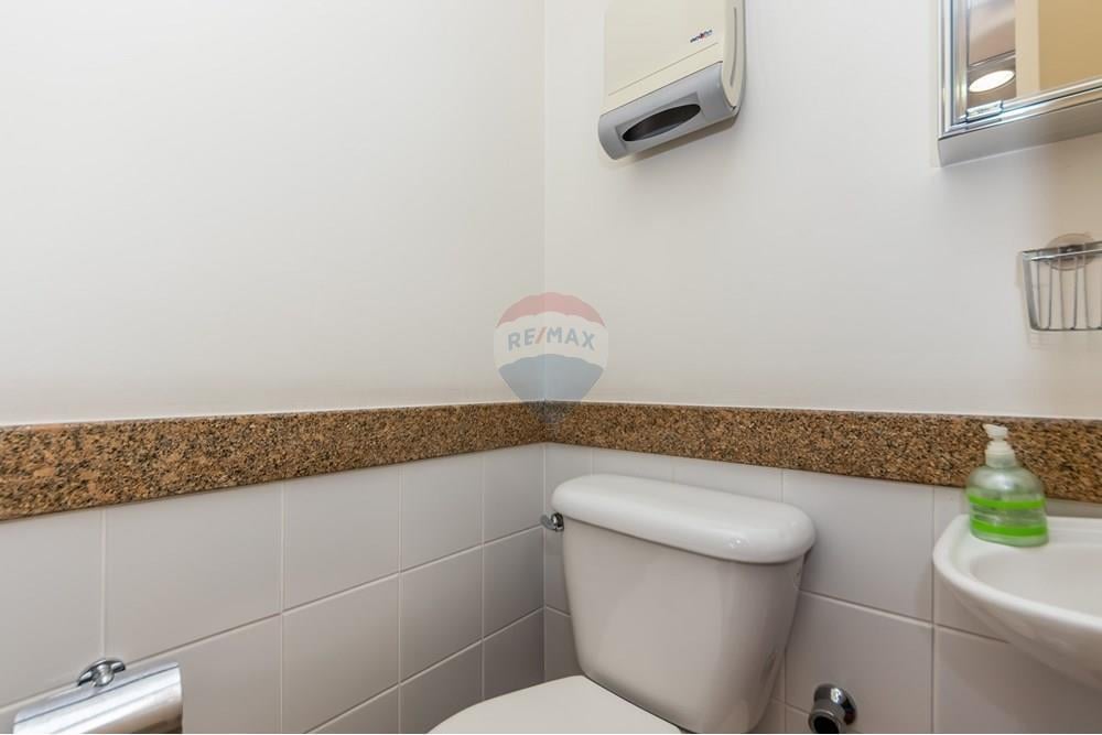 Sala comercial á venda localizada na Rua Três Irmãos, 201, no bairro Caxingui, Zona Oeste