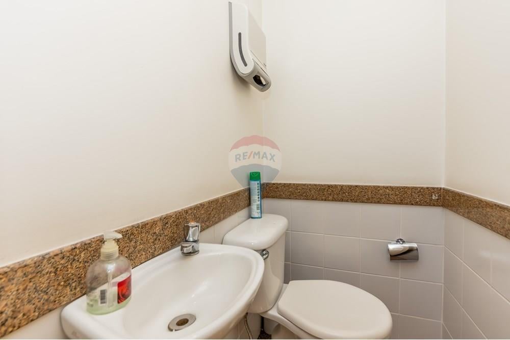 Sala comercial á venda localizada na Rua Três Irmãos, 201, no bairro Caxingui, Zona Oeste