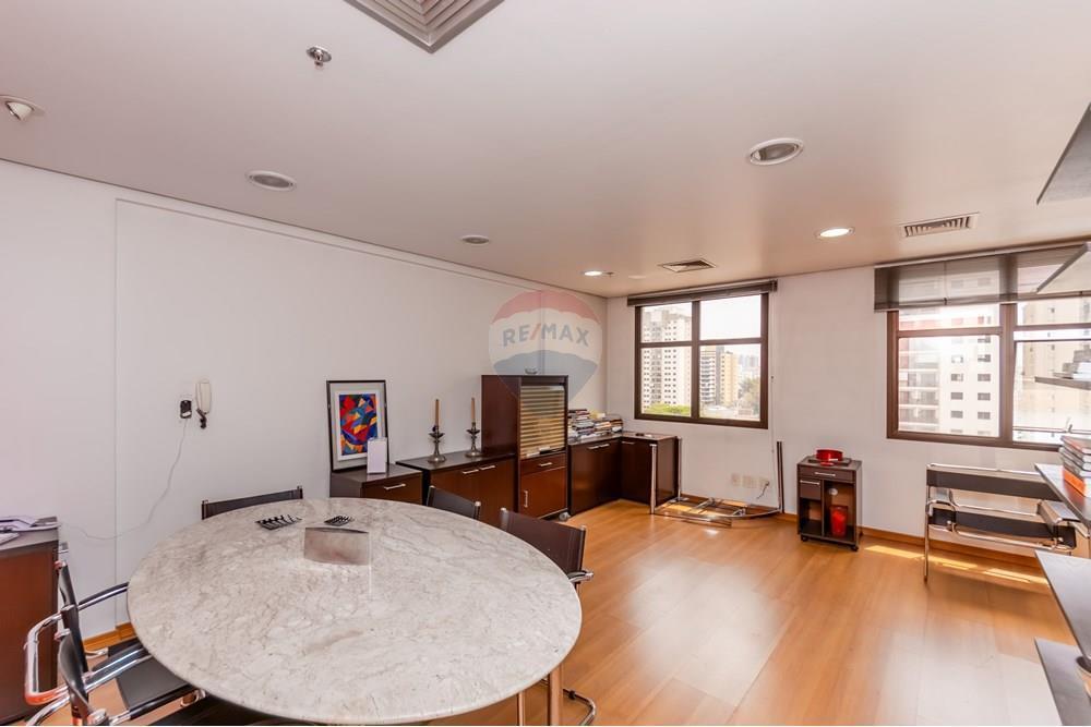 Sala comercial á venda localizada na Rua Três Irmãos, 201, no bairro Caxingui, Zona Oeste
