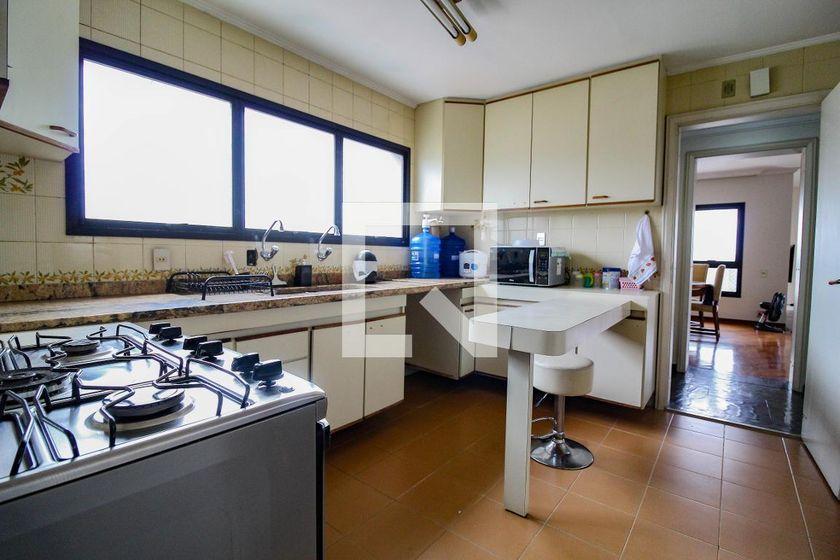 Apartamento à Venda – Vila Olímpia, 3 Quartos, 300 m² – São Paulo