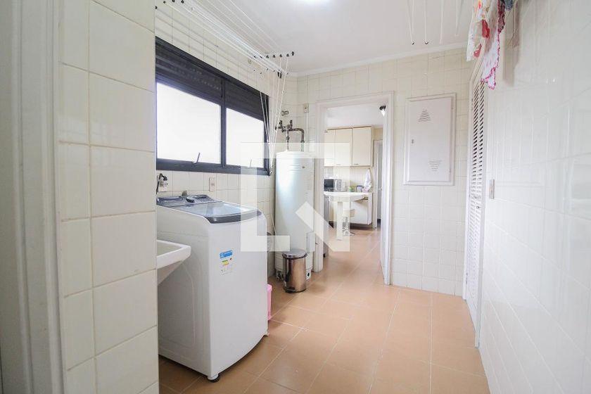 Apartamento à Venda – Vila Olímpia, 3 Quartos, 300 m² – São Paulo