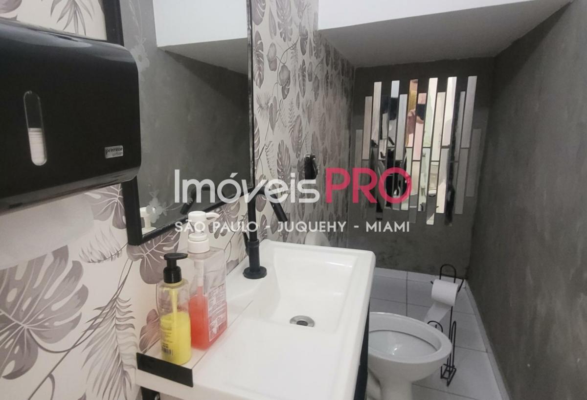 Casa comercial de 308m² em rua com grande fluxo de veículos