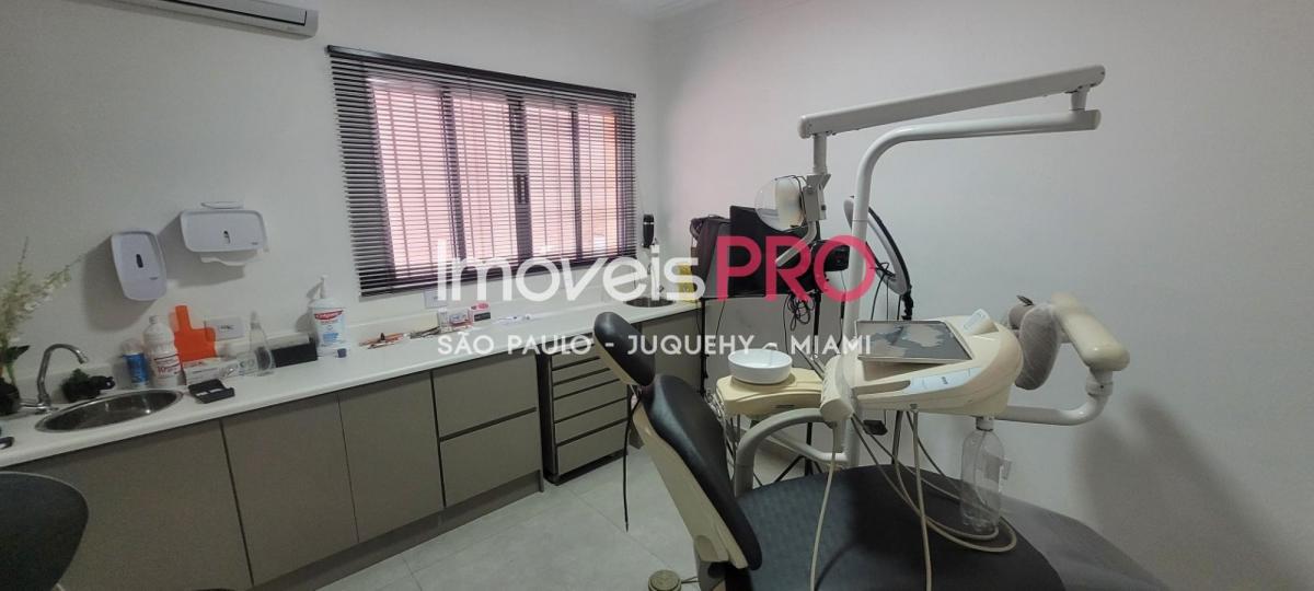 Casa comercial de 308m² em rua com grande fluxo de veículos