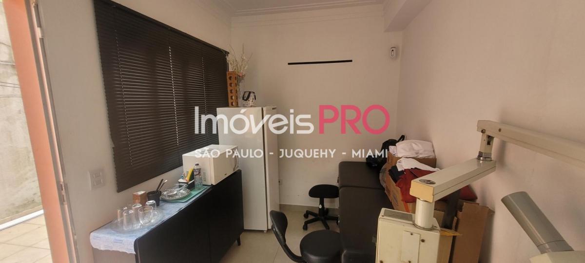 Casa comercial de 308m² em rua com grande fluxo de veículos