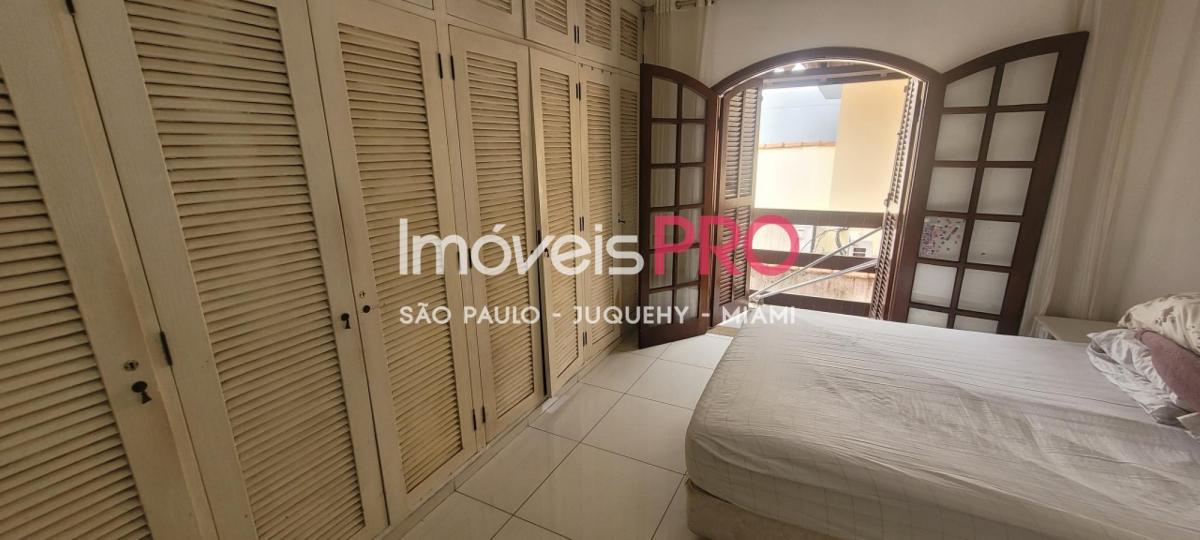 Casa comercial de 308m² em rua com grande fluxo de veículos