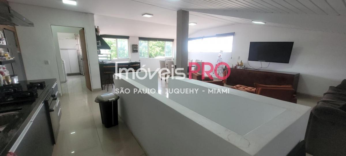 Casa comercial de 308m² em rua com grande fluxo de veículos