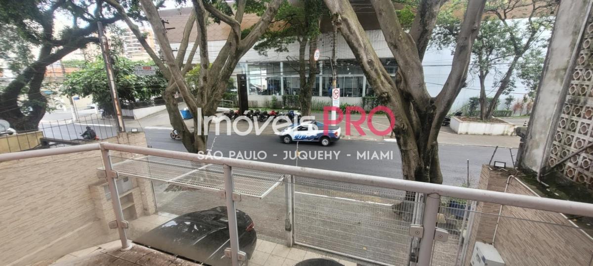Casa comercial de 308m² em rua com grande fluxo de veículos