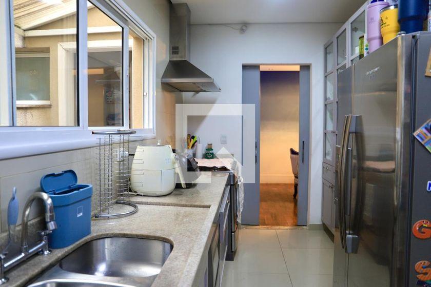 Casa à Venda – Planalto Paulista, 3 Quartos, 450 m² – São Paulo