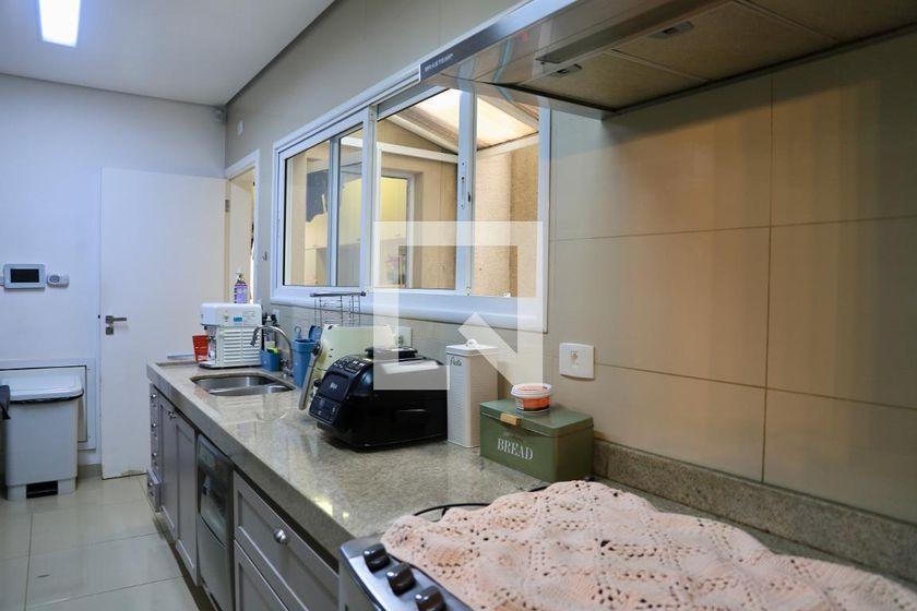 Casa à Venda – Planalto Paulista, 3 Quartos, 450 m² – São Paulo
