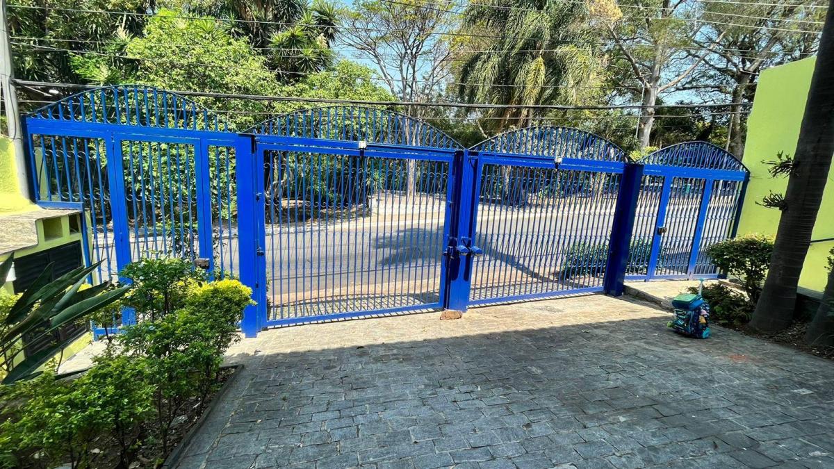 LINDA CASA E SO COMPRAR E MUDAR NADA PARA FAZER A VENDA VILA IHNA MORUMBI