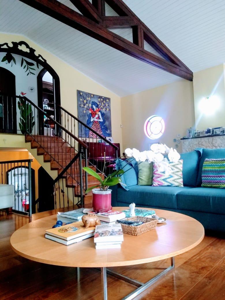 LINDA CASA E SO COMPRAR E MUDAR NADA PARA FAZER A VENDA VILA IHNA MORUMBI