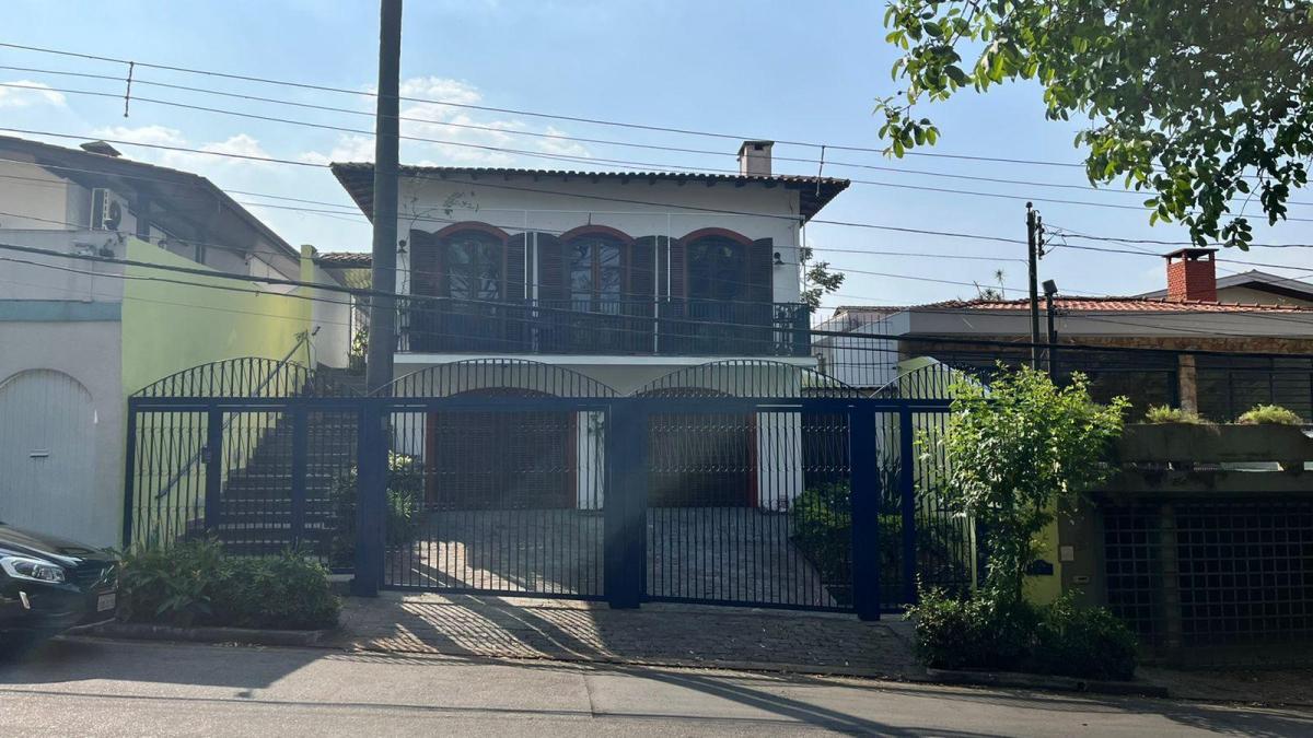 LINDA CASA E SO COMPRAR E MUDAR NADA PARA FAZER A VENDA VILA IHNA MORUMBI