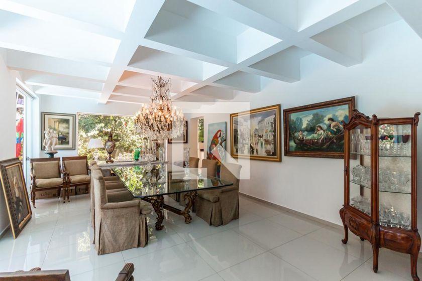 Casa à Venda – Pacaembu, 3 Quartos, 400 m² – São Paulo