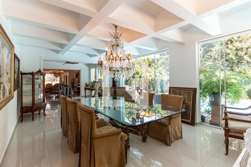 Casa à Venda – Pacaembu, 3 Quartos, 400 m² – São Paulo