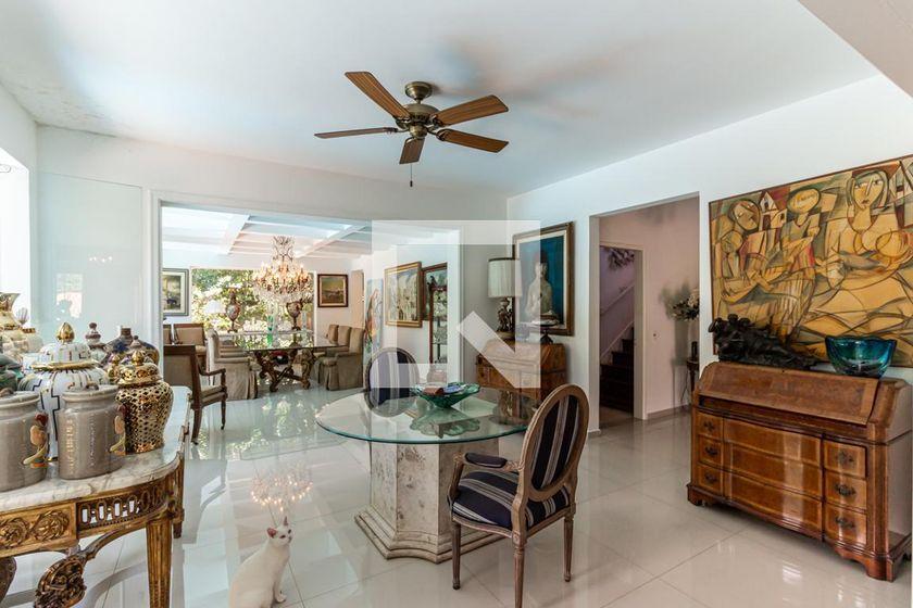 Casa à Venda – Pacaembu, 3 Quartos, 400 m² – São Paulo