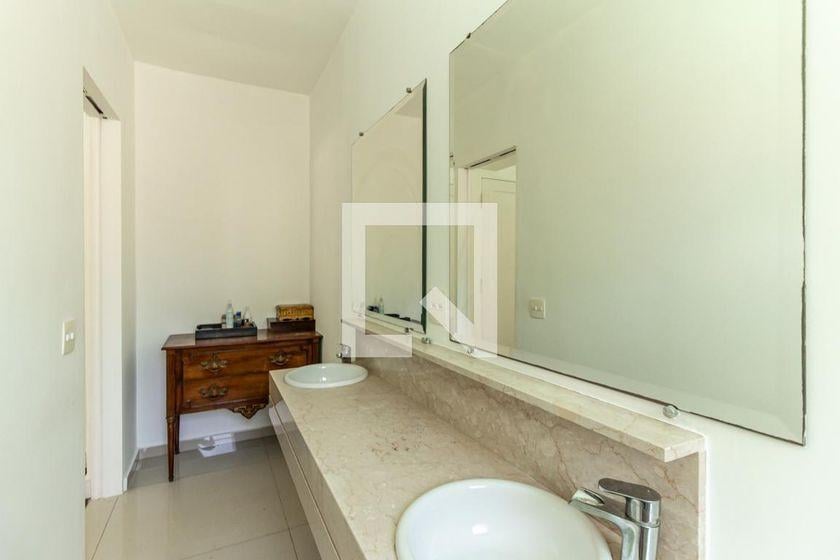 Casa à Venda – Pacaembu, 3 Quartos, 400 m² – São Paulo