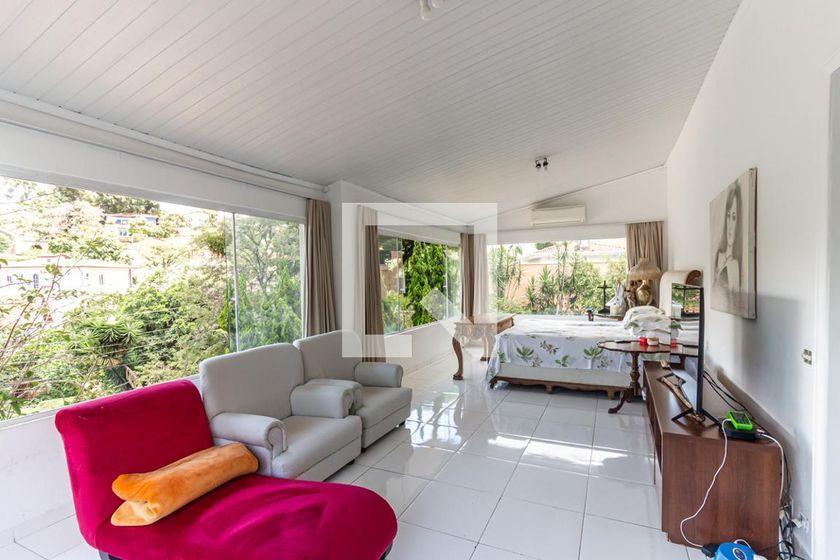 Casa à Venda – Pacaembu, 3 Quartos, 400 m² – São Paulo