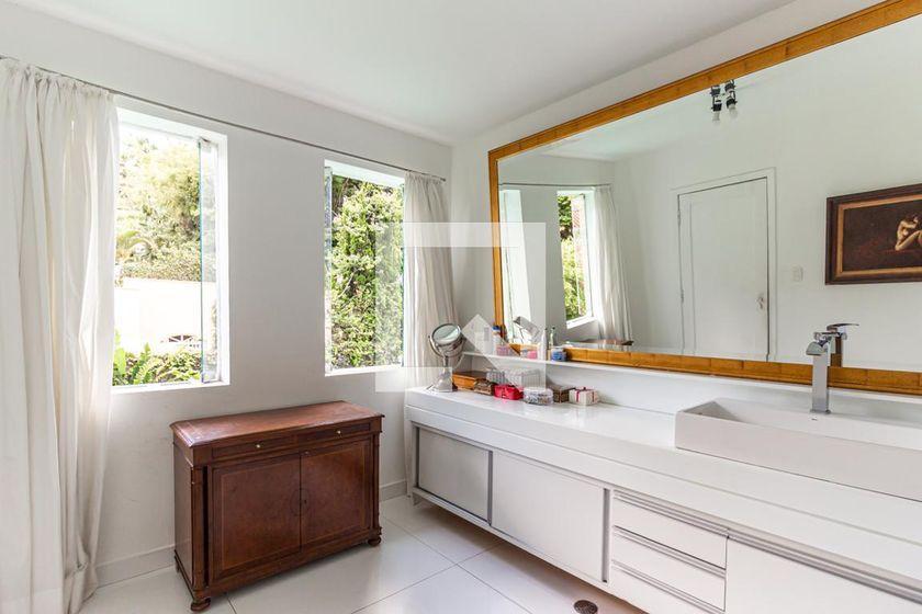 Casa à Venda – Pacaembu, 3 Quartos, 400 m² – São Paulo