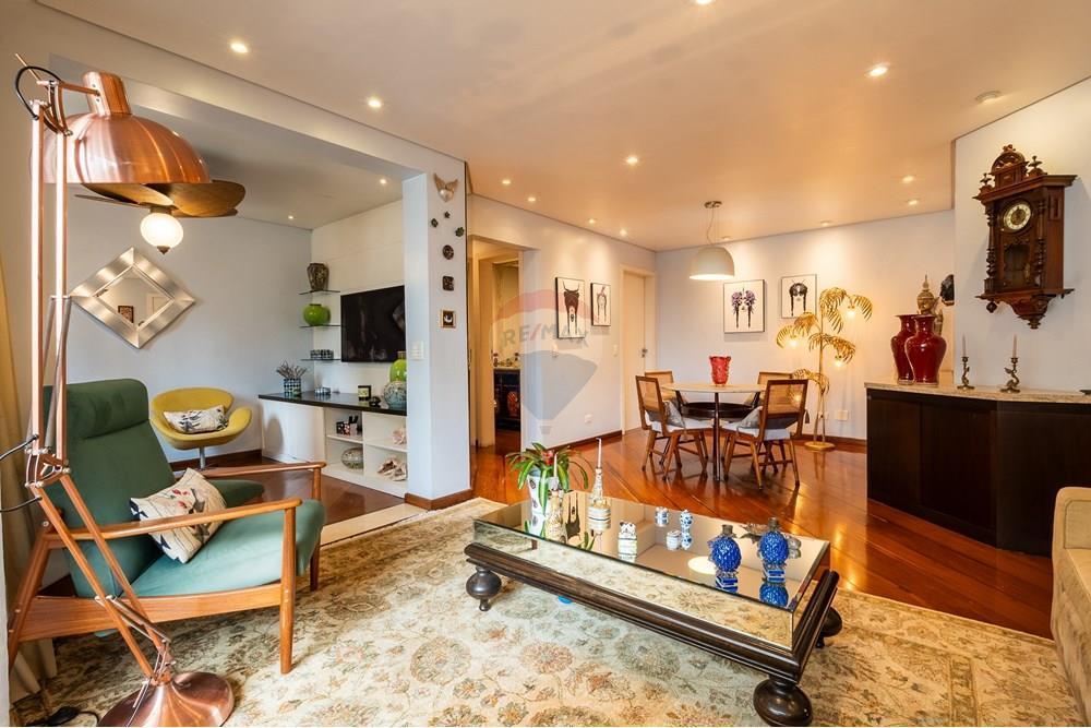 VENDE – Apartamento em Moema – 141m² 3 Suítes, 2 vagas, lazer, próximo ao Parque.