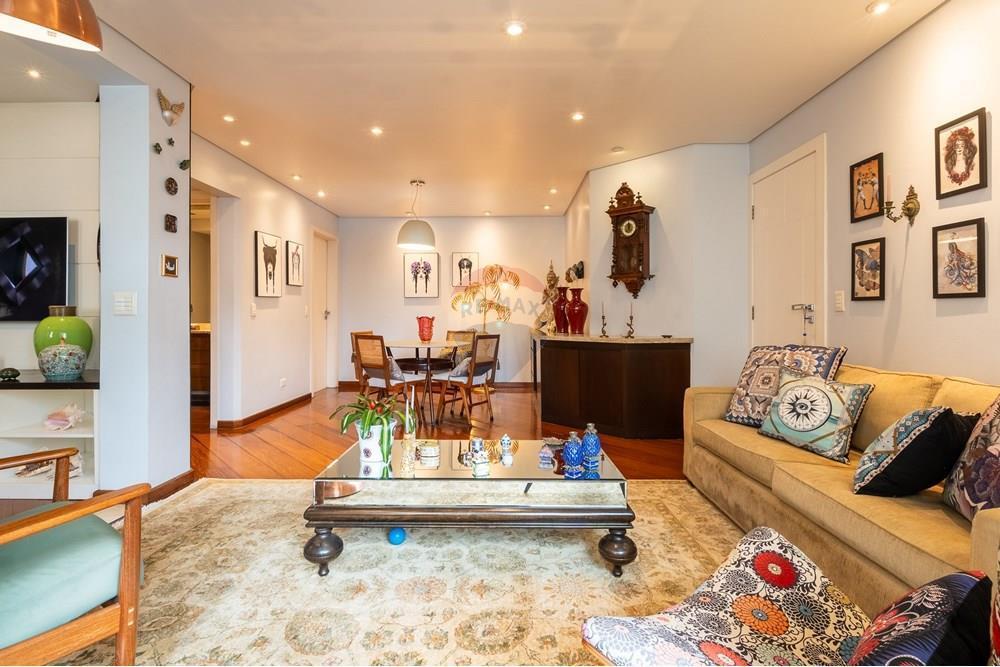 VENDE – Apartamento em Moema – 141m² 3 Suítes, 2 vagas, lazer, próximo ao Parque.