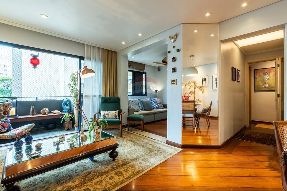 VENDE – Apartamento em Moema – 141m² 3 Suítes, 2 vagas, lazer, próximo ao Parque.