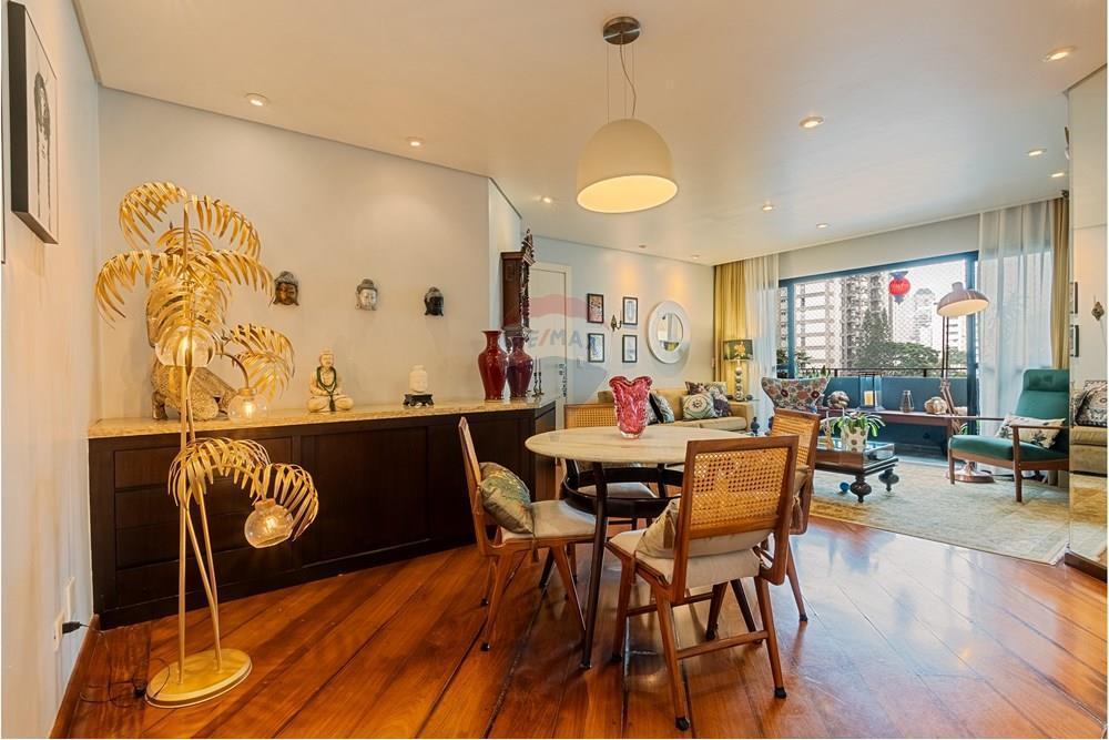 VENDE – Apartamento em Moema – 141m² 3 Suítes, 2 vagas, lazer, próximo ao Parque.