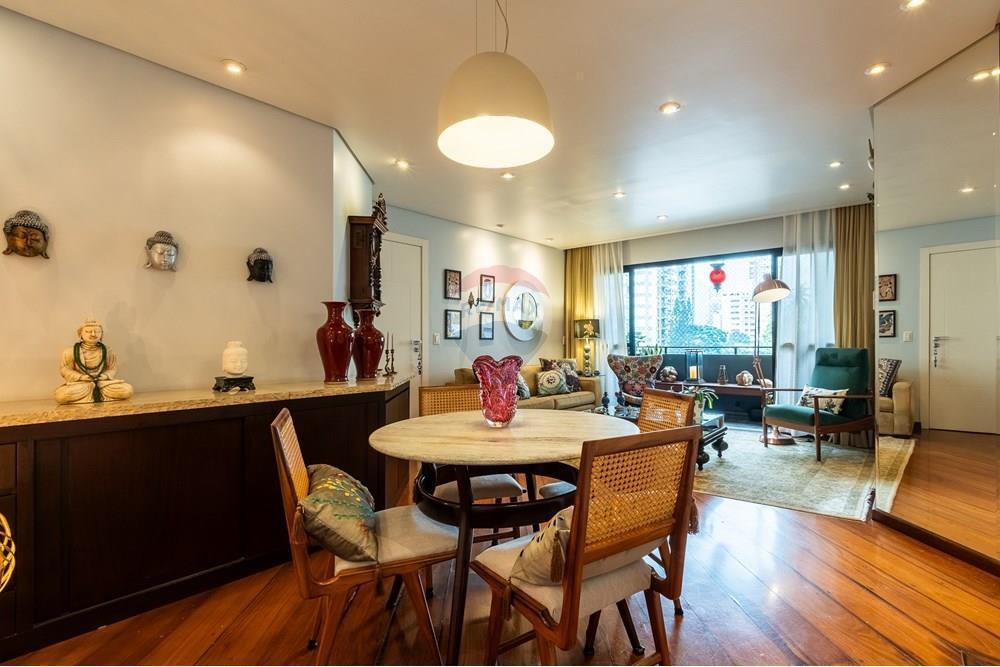 VENDE – Apartamento em Moema – 141m² 3 Suítes, 2 vagas, lazer, próximo ao Parque.