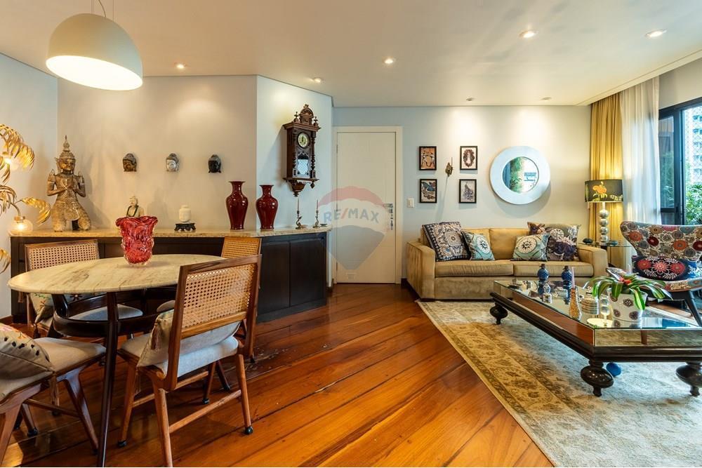 VENDE – Apartamento em Moema – 141m² 3 Suítes, 2 vagas, lazer, próximo ao Parque.