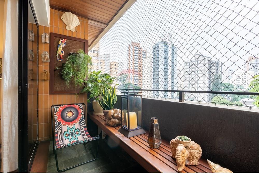 VENDE – Apartamento em Moema – 141m² 3 Suítes, 2 vagas, lazer, próximo ao Parque.